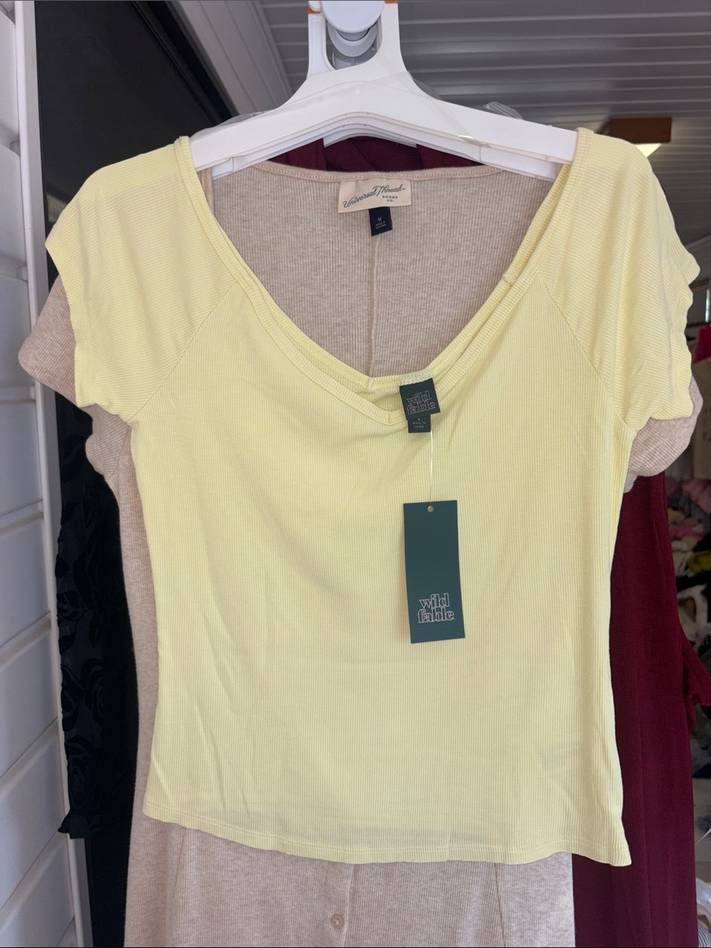 5/$10 Wild Fable Women’s Pale Yellow V-Neck Ribbed Tee